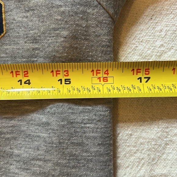 Notre Dame Fighting Irish Under Armour Gray Pullover Running Lightweight Size S - Picture 8 of 10